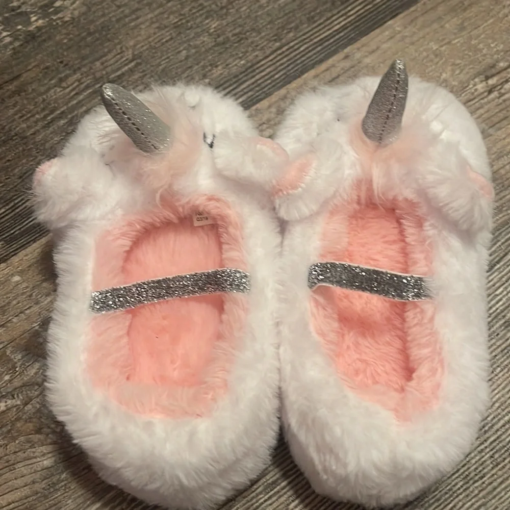 N/A kid’s slippers